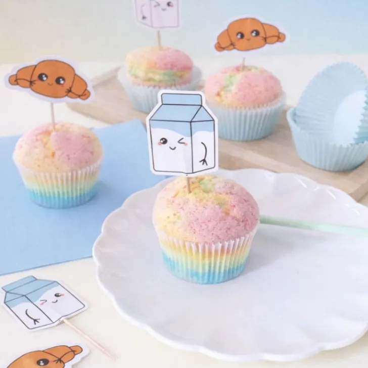 24 caissettes cupcakes et 24 cake toppers Kawaii