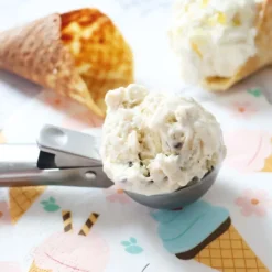 Cuillère à glace avec levier