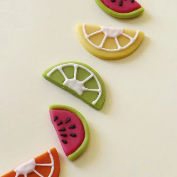 Décorations tutti frutti en pâte d’amande