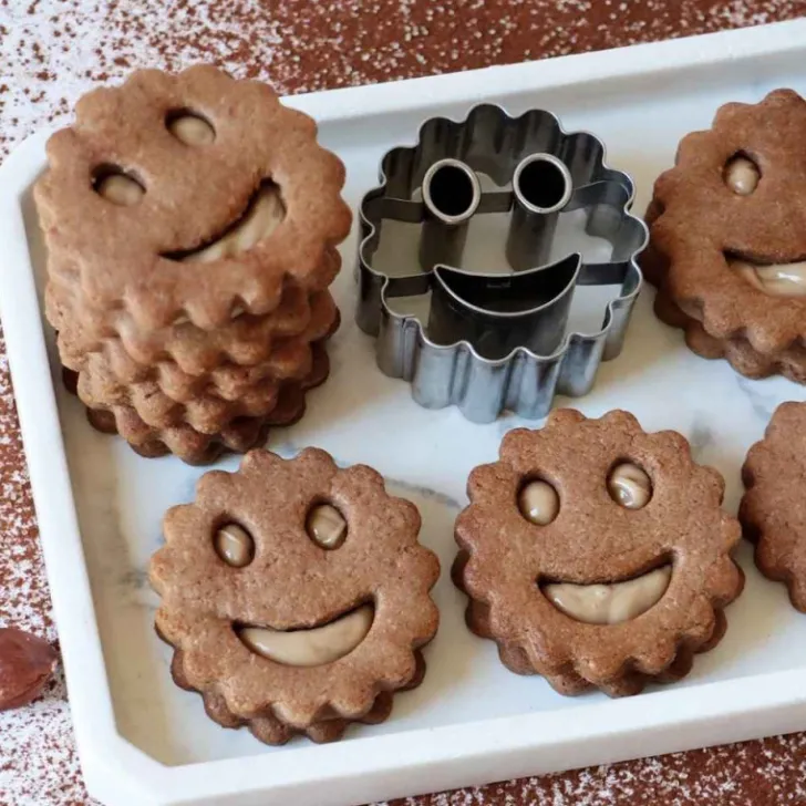 2 emporte-pièces pour biscuits sourire