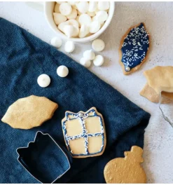 Seau 18 emporte-pièces de Noël pour biscuits et sablés
